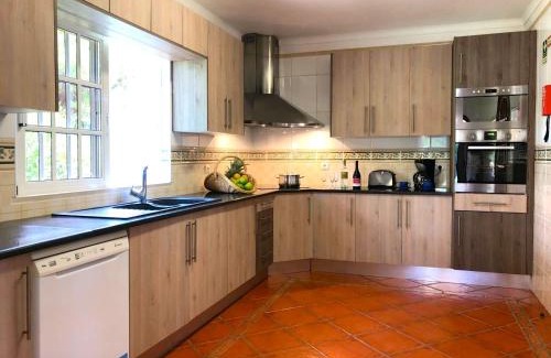 Aldeia das Acoteias Villa | 5 Bedroom Private Villa Tenazinha III, pool, garden, BBQ