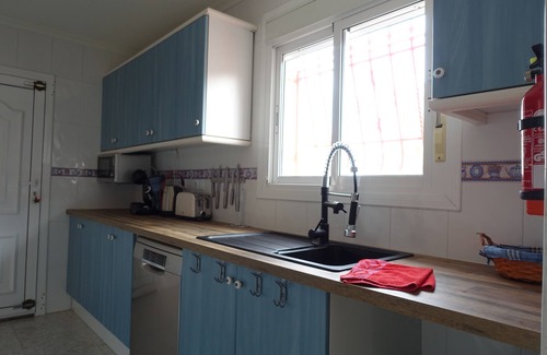 Monforte del Cid Villa | 5 bedroom villa with private pool, large garden, TV, Wifi,