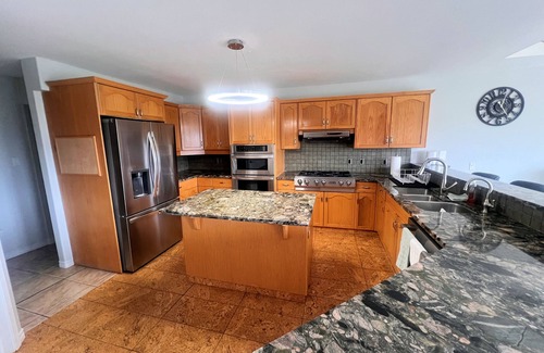 Jasper East House | 5 Bedrooms & 4 Baths - 2-minute DRIVE to Jasper National Park