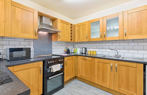 Uplands House | 5 Bedrooms 4 Double rooms Smart Tv's in all rooms