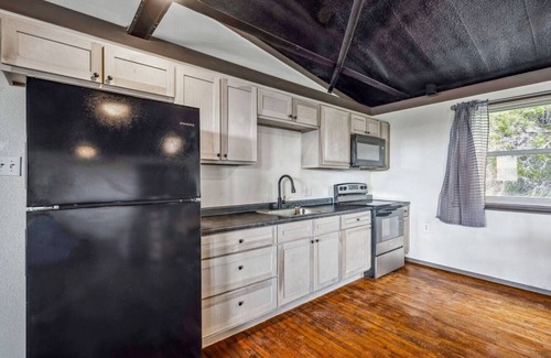 Paluxy House | 5 Cabins on 7 Acres, Pool, Sleeps 30, Scenic Views