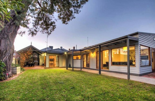 Echuca House | 5 Connelly - Echuca Holiday Homes