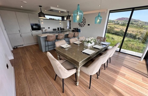 Garn Fadryn Cottage | 5* Luxury Welsh stone Long Cottage with magnificent panoramic views