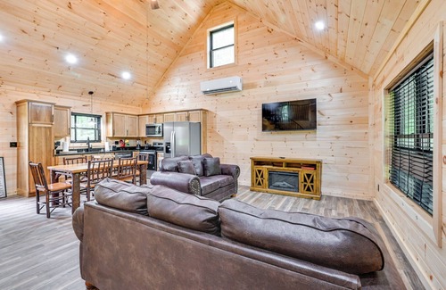 Cave City Cabin | 5 Mi to Mammoth Cave: Peaceful Retreat w/Fire Pit