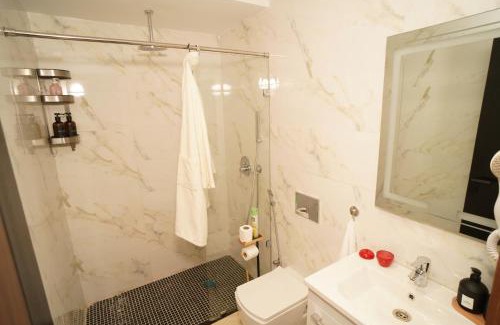 Quartier Des Mimosas Apartment | 5 min drive from Train Station with Parking, Air Conditioning & IPTV -Ideal for CAN 2025