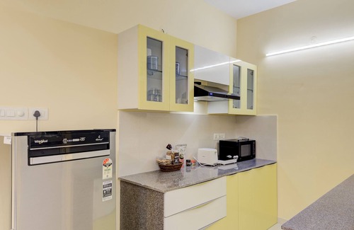 Chicalim Apartment | 5 mins to GOI airport! Family sized Apt with deck. Access to Pool, Sauna & more.