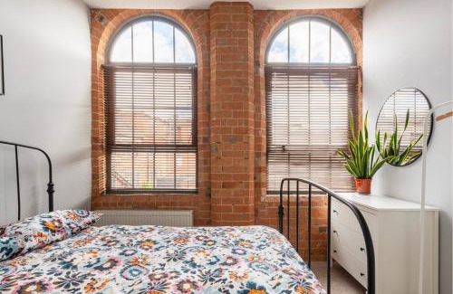 Nottingham City Centre Apartment | 5 mins walk from centre, spacious city apt, open-plan