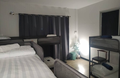 Don Muang House | 5 minutes to the Don Mueang Airport connector and Don Mueang Red Line station.