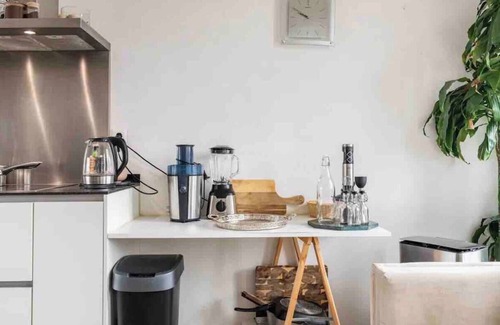 Van der Pekbuurt Apartment | 5 minutes from Central Station! Spacious and bright family apartment with roof terrace.