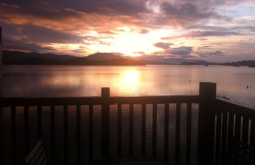 Alexandria Apartment | 5 minutes from Loch Lomond. Newly Renovated 1 Bed Ground Floor Flat.