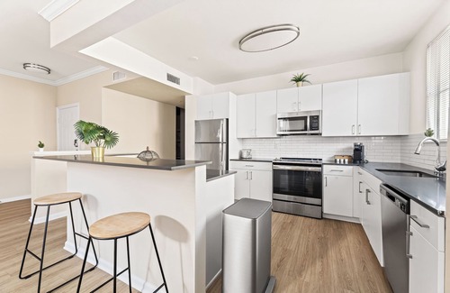 Valencia Apartment | 5 minutes from six flags , close to shopping center 2 beds 2 bath private