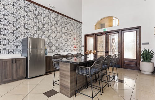 Valencia Apartment | 5 minutes from six flags , close to shopping center 2 beds 2 bath private