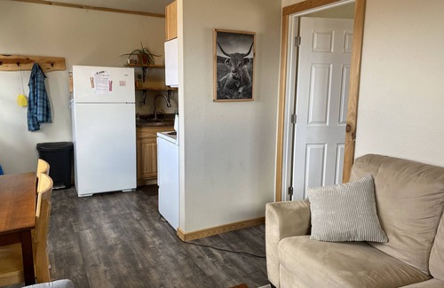 Burns Cottage | 5 minutes from town, lots of space for pets to run, quiet and private!