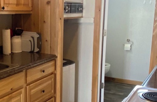 Burns Cottage | 5 minutes from town, lots of space for pets to run, quiet and private!