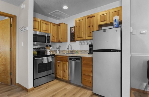 Downtown Cannon Beach House | 5 Puffins Place: Walk to Beach | Coastal Charm | Dog-Friendly