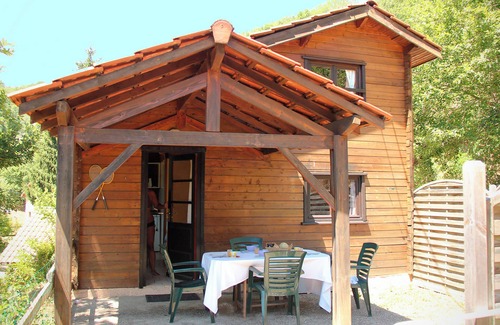Porte de Dromardeche Ski Chalet | 5 riverfront chalets with swimming pool