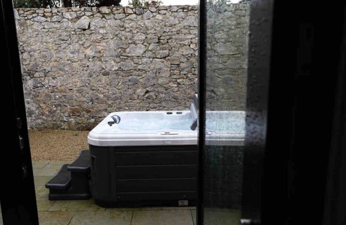 Nenagh House | 5* Self Catering 1 Bed