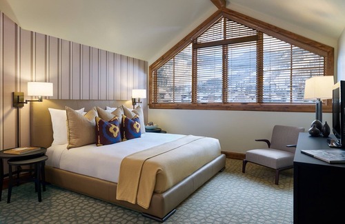 Vail Resort | 5-Star, 2br+den Luxury Residence at the Sebastian in center of Vail Village