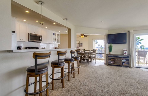 Pacific Beach Condo | 5 - STAR -⭐- LUXURY OCEAN FRONT CONDO - JACUZZI - FAMILY FRIENDLY - SLEEPS 6