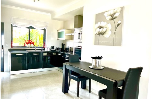 Porto de Mos Apartment | 5* STAR OCEAN VIEW - BEACHSIDE APARTMENT - 2 Pools, Sauna, Jacuzzi Hot Tub, Gym