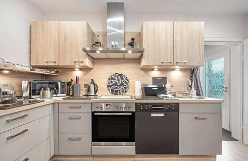 Ebstorf Apartment | 5 Sterne Fewo-Pausendomizil' with Private Terrace, Private Garden and Wi-Fi