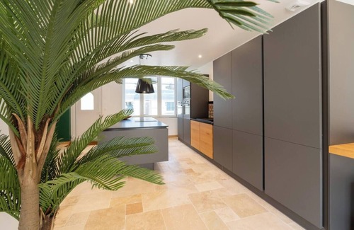 Challans House | 5-suite house downtown