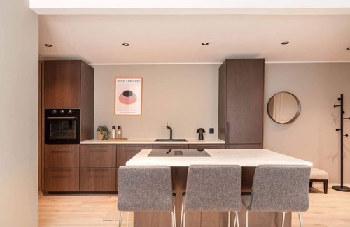 Bergen City Centre Apartment | 50 meter til Bryggen - Ny i 2023 solrik bakgard