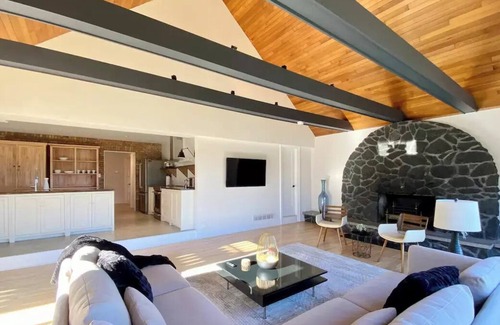 Caledon House | 5000 Sq Ft of Peace and Serenity