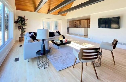 Caledon House | 5000 Sq Ft of Peace and Serenity