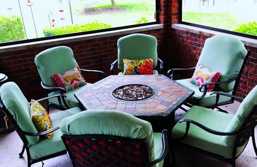 Port Rowan House | 50Acre Farm w/Games Barn & Projection Room.