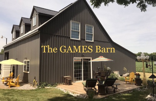 Port Rowan House | 50Acre Farm w/Games Barn & Projection Room.