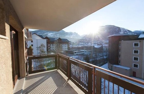 Briancon Apartment | 50m from ski slopes, 2nd floor, balcony, tv, ski locker, 40m², Serre Chevalier