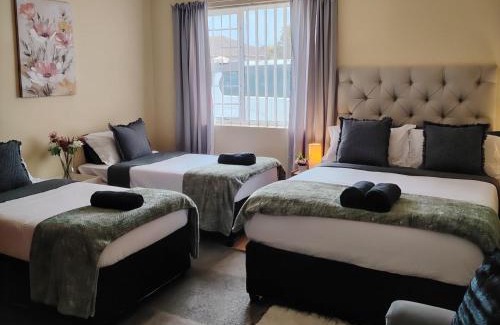 Newton Park Villa | 54 on 7th Newton Park