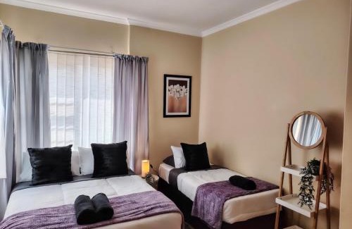 Newton Park Villa | 54 on 7th Newton Park