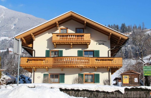 Stumm Apartment | 55 m² Apartment ∙ 2 bedrooms ∙ 4 guests