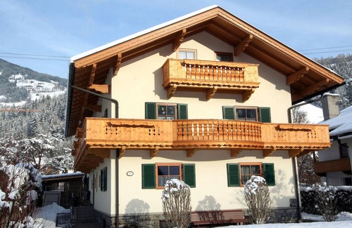 Stumm Apartment | 55 m² Apartment ∙ 2 bedrooms ∙ 4 guests