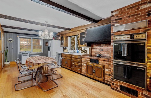 Norwich House | 5BD/2BA Cabin-Style Home in the Heart of Norwich, Close to Casinos