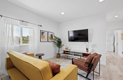 Encanto House | 5bed/3ba, Gameroom, Pool, Spa, Sleeps 20+, Views