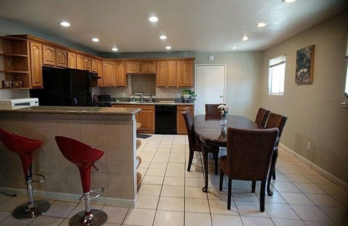 Oakland House | 5br/3ba house near OaklandAirport & RaiderStadium