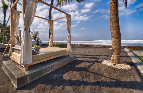 Saba Villa | 5BR Beachfront Villa In Sabah Beach - 6Min Drive To Bali Safari And Marine Park!