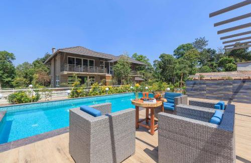 Virajpet Villa | 5BR Coffee & Mist Luxury Villa - Comp Breakfast, Pvt Pool, and Big Coffee Estate