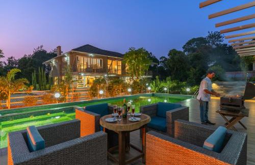 Virajpet Villa | 5BR Coffee & Mist Luxury Villa - Comp Breakfast, Pvt Pool, and Big Coffee Estate