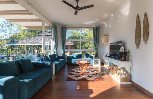 Virajpet Villa | 5BR Coffee & Mist Luxury Villa - Comp Breakfast, Pvt Pool, and Big Coffee Estate