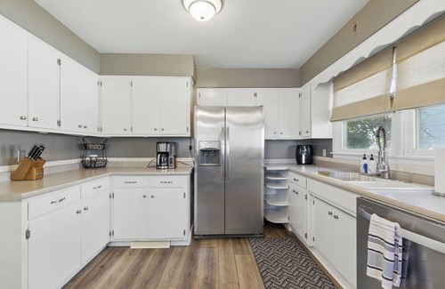 Midway House | 5BR Gem Near Allianz Field + Theater & Backyard