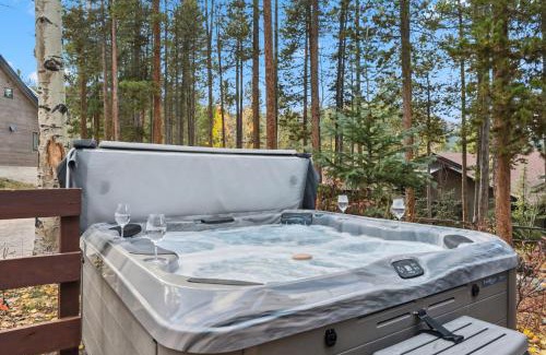 Warrior's Mark West House | 5BR Ski in Out Mountain Getaway with Hot Tub and Views