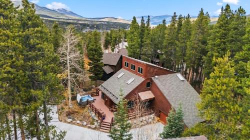 Warrior's Mark West House | 5BR Ski in Out Mountain Getaway with Hot Tub and Views