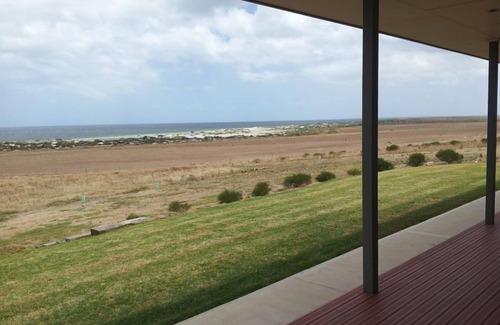 Yaranyacka House | 5iveHeadz Coastal Lifestyle Getaway - Tumby Bay/Lipson
