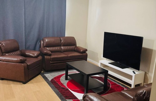 Forest Lawn House | 5min from Downtown/2 bedroom mainfloor