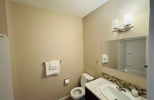 Forest Lawn House | 5min from Downtown/2 bedroom mainfloor