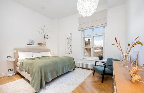 Old Town Apartment | 5Stories Luxury Space in Old Town with Care